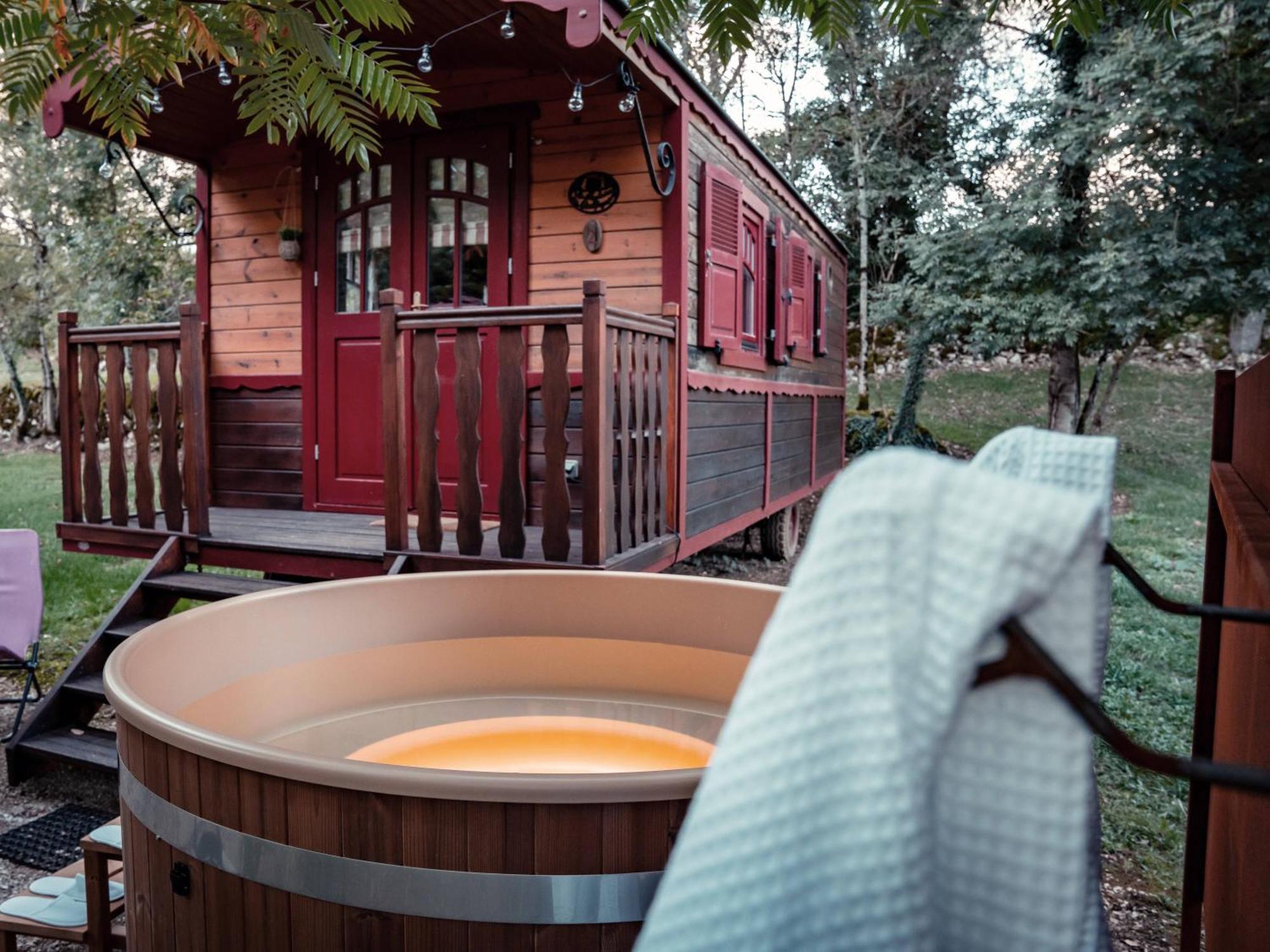 Le Roulottes Du Petit Gouffre De Padirac Avec Spa Exterior foto